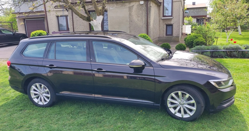 Volkswagen Passat cena 55900 przebieg: 307000, rok produkcji 2017 z Syców małe 137